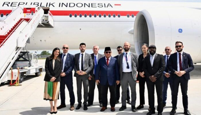 Prabowo Sampaikan Terima Kasih kepada Pengawal Prancis, Tutup Kunjungan Kenegaraan dengan Momen Penuh Keakraban
