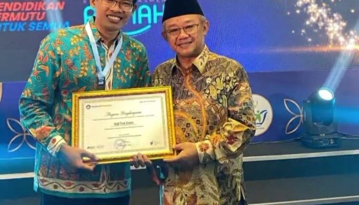 Surabaya Raih Dua Penghargaan Nasional Kemendikdasmen di Hardiknas 2026