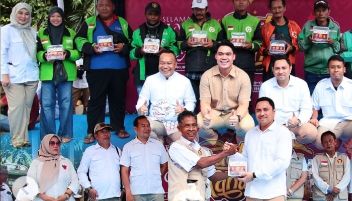 Perkuat Gotong Royong Bersama Pemkot di Momen Iduladha, Gerindra Surabaya Bagikan 2.000 Paket Kurban