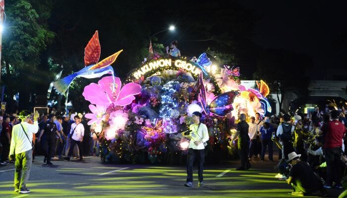 Digelar Malam Hari Jalanan Sekitar Lokasi Surabaya Vaganza 2026 Macet Parah