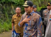 Emil Dardak Tinjau Aksi Penutupan Jalan di Tegalombo Pacitan, Kepala UPT PJJ Pacitan Ikut Dampingi di Lokasi
