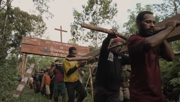 Pesta Babi dan Jeritan Hutan Papua: Menggugat Investasi di Atas Tanah Adat