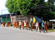 Tinggalkan Jejak Damai, Puluhan Biksu Thudong Jalan Kaki Menuju Borobudur