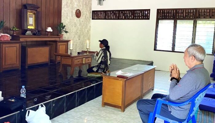 Umat Buddha di Toroh Peringati Waisak 2570 BE dengan Khidmat dan Sederhana
