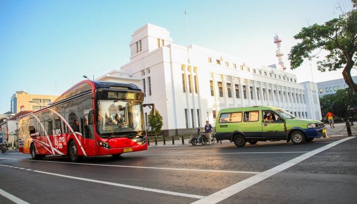 HJKS ke-733, Naik Suroboyo Bus dan Parkir di Surabaya Cukup Bayar Rp733 Pakai QRIS