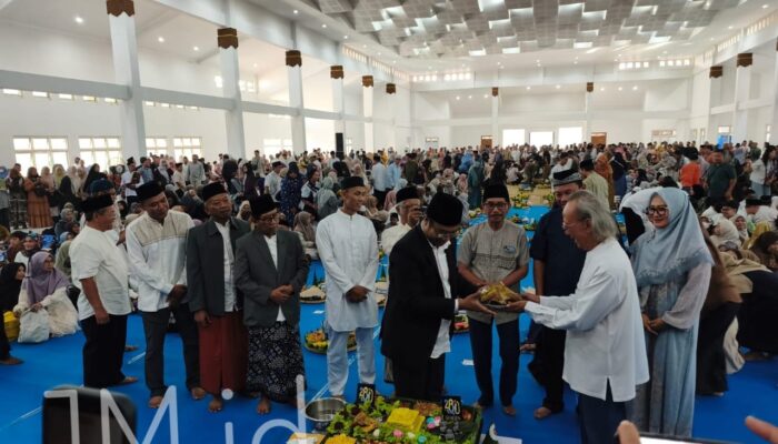 HUT Ke-280 Sragen, Ratusan Tumpeng Dipotong Usai Salat Id