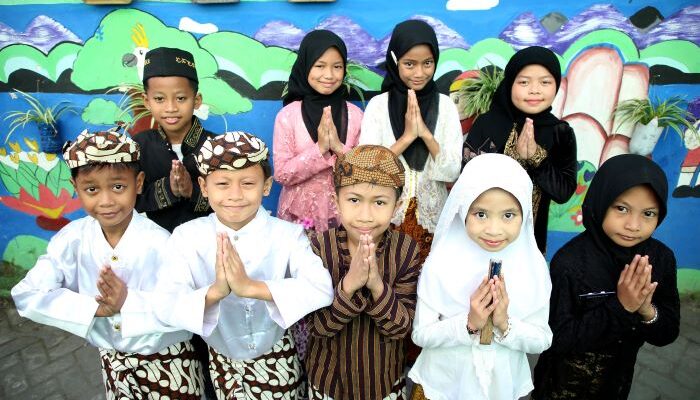 Surabaya Raih Penghargaan Nasional Revitalisasi Bahasa Daerah, Program “Kemis Mlipis” Jadi Sorotan