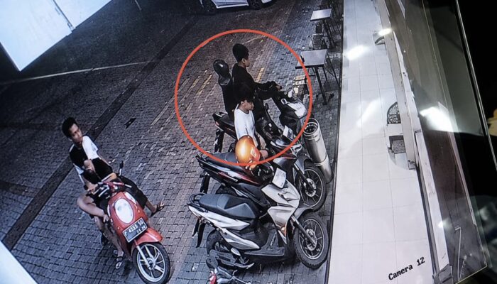 Terekam CCTV! Komplotan Maling Gasak Honda Vario Milik Pegawai Indomaret Arjuno