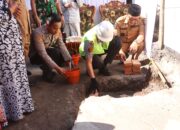 Kapolres Probolinggo Kota Letakkan Batu Pertama Bedah Rumah Warga Tongas
