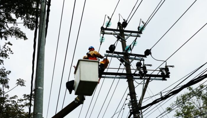 PLN UP3 Grobogan Wujudkan Nilai-nilai Pancasila melalui Pekerjaan PDKB Tanpa Padam