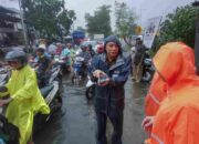 Eri Cahyadi Sidak Titik Banjir Surabaya, Soroti Bangunan Warga yang Tutupi Saluran Air