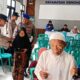 Aksi Humanis Polsek Geneng Bantu Lansia Saat Penyaluran PKH Plus di Ngawi