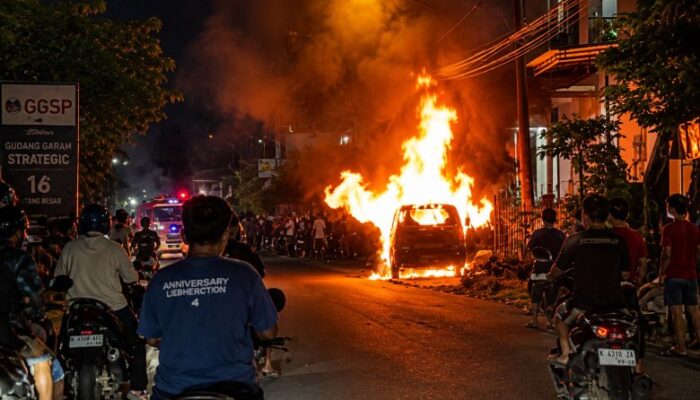 Diduga Korsleting Listrik, Mobil Pikap L300 Terbakar di Jepara, Sopir Alami Luka Bakar