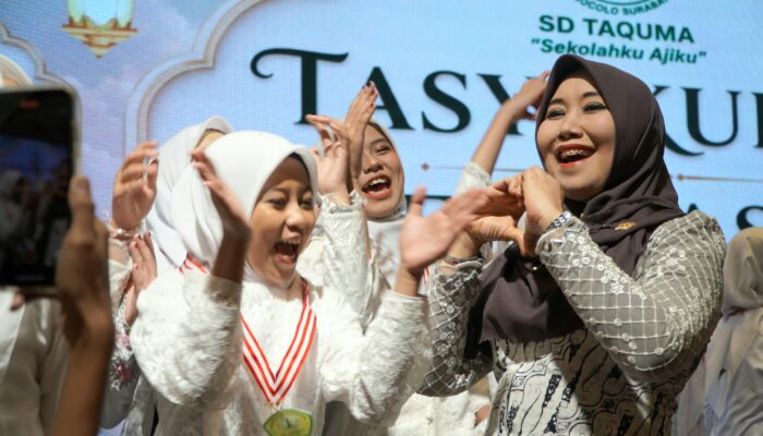 Pesan Ning Lia untuk Lulusan SD Taquma: Jadilah Generasi Terbaik yang Bermanfaat
