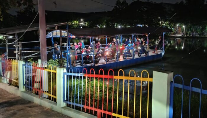 Tak Lekang oleh Zaman, Perahu Tambang di Surabaya Masih Jadi Penolong Warga