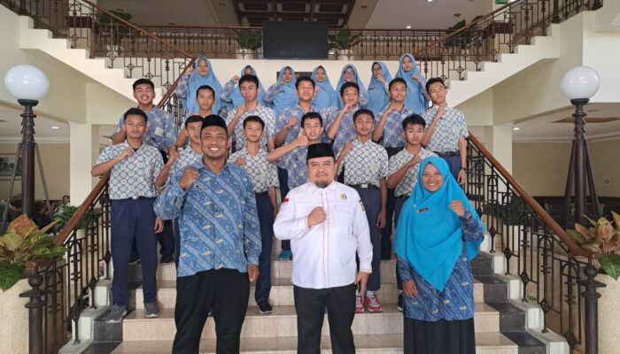 Membangun Literasi Politik Sejak Dini, Bang Jo Sambut Kunjungan Edukatif Siswa SMPIT Permata