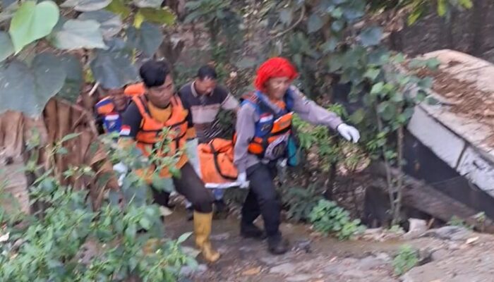 Identitas Mayat Pria yang Mengapung di Sungai Brantas Mojokerto Terungkap, Polisi Tunggu Hasil Autopsi