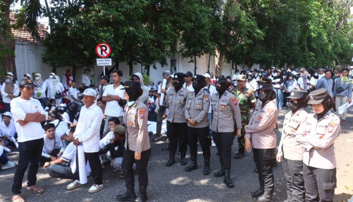 Ribuan Massa Aksi Damai Dukung Program MBG di DPRD Kota Probolinggo, Pengamanan Polres Berjalan Kondusif
