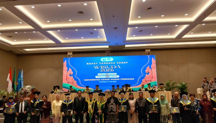Tegaskan Kualitas di Atas Status, UHW Perbanas Lepas 184 Wisudawan Siap Kerja