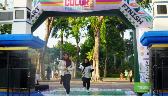 Dorong Gaya Hidup Aktif, Lia Istifhama Puji Kreativitas Surabaya Color Run Festival 2026