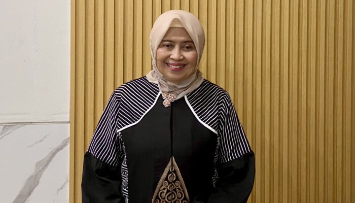 Tak Kenal Kata Menyerah, Ini Kisah Inspiratif Prof Astutik Raih Gubes Ilmu Hukum Bisnis Unitomo