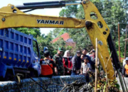 Tinjau Lokasi Banjir Sidorejo, Bupati Lumajang Desak Pemprov Jatim Segera Tangani Saluran Kritis