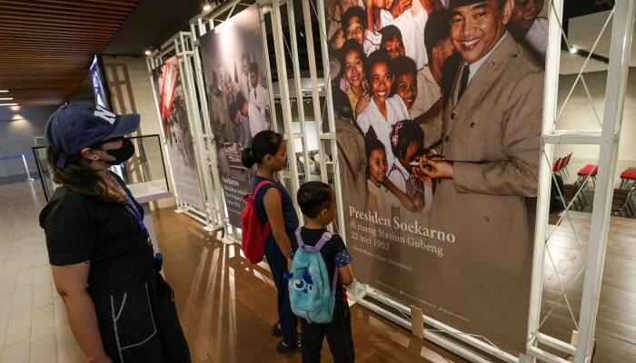 Jejak Bung Karno di Surabaya Diangkat Lewat Pameran “Aku Arek Suroboyo” dan Peluncuran Buku Sejarah