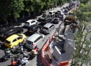 Pemkot Surabaya Minta Maaf atas Kemacetan di Jalan Prof. Dr. Moestopo, Proyek Drainase Dikebut hingga September 2026