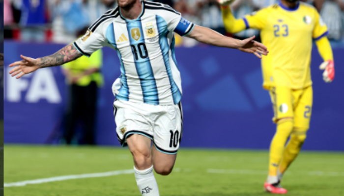Hattrick Messi Bawa Argentina Hancurkan Aljazair, Samai Rekor Klose