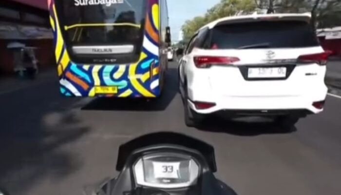 Aksi Ugal-ugalan Suroboyo Bus di Jalan Prapen Viral, Warga Sebut Nyaris Tersenggol