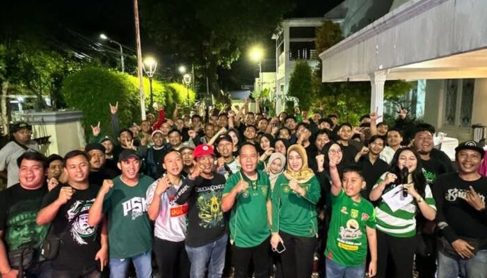 Nobar Piala Dunia, Ketua DPRD Surabaya dan Bonek Sepakat Perkuat Sinergi demi Kota Pahlawan