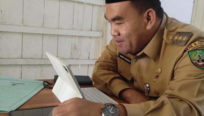 Viral Bupati Blora Tetap Dampingi Anak Wisuda Sambil Ikuti Presentasi IDEA Jateng 2026, Kisah Gus Arief Jadi Sorotan