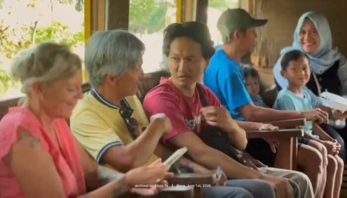 Dua Wisatawan Jerman Terpikat Pesona Blora, dari Menjenguk Soesilo Toer hingga Menikmati Sate Kambing