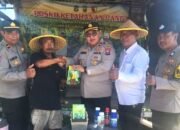 Polres Pelabuhan Tanjung Perak Salurkan Bibit dan Obat Hama ke Petani Kenjeran