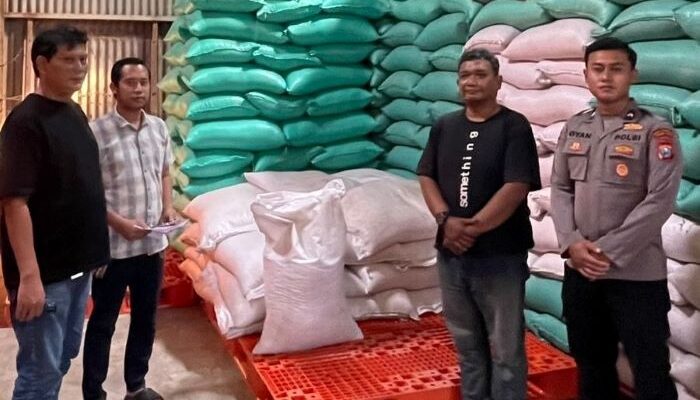 Polres Pelabuhan Tanjung Perak Kawal Distribusi 1 Ton Jagung Petani ke Bulog