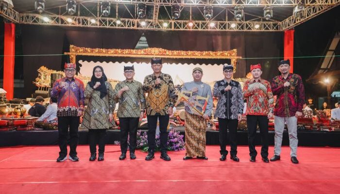 Kapolda Jatim Gaungkan Semangat Jogo Jawa Timur Lewat Wayang Kulit di Banyuwangi