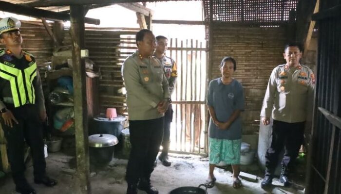Sambut Hari Bhayangkara ke-80, Polres Blora dan Baznas Bedah Tiga Rumah Warga