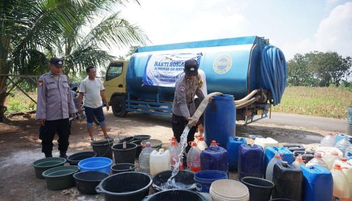 Sambut Hari Bhayangkara ke-80, Polres Tuban Salurkan 40 Ribu Liter Air Bersih ke Tiga Desa