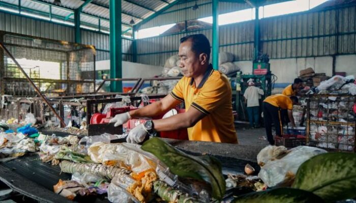 Hari Bhayangkara ke-80, Ditlantas Polda Jatim Gelar Baksos dan Bakti Religi di Surabaya