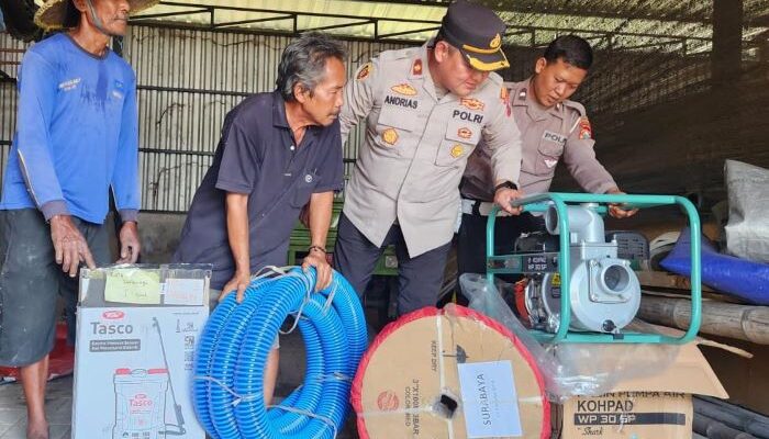Polres Tanjungperak Salurkan Alat Pertanian untuk Petani Kenjeran, Dukung Ketahanan Pangan