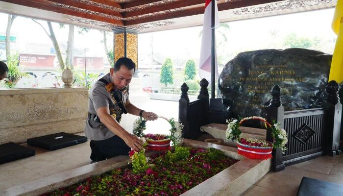 Ziarah ke Makam Bung Karno, Kapolri: Menyerap Nilai Pemimpin Bangsa