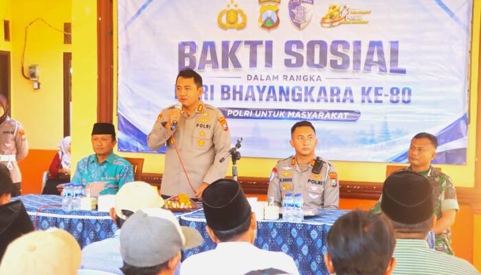 Polres Probolinggo Salurkan Bantuan Pertanian dan 10 Ribu Liter Air Bersih di Banyuanyar pada Hari Bhayangkara ke-80