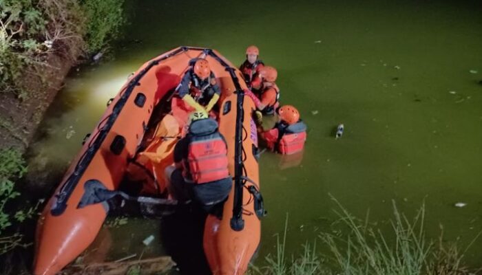 Dua Pria Tewas Usai Motor Terjun ke Waduk Longstorage Kalimati Sidoarjo