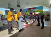 Sambut Hari Bhayangkara ke-80, Polres Malang Gelar Bakti Religi Bersihkan Vihara di Lawang