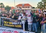 BEM Nusantara Jatim Gelar Aksi di Grahadi, Soroti Kepemimpinan Prabowo-Gibran