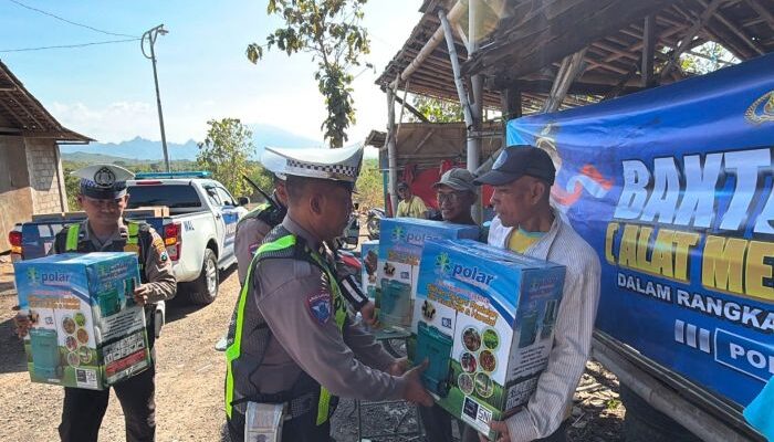 Hari Bhayangkara ke-80, Polres Situbondo Salurkan Bantuan Alsintan untuk Petani