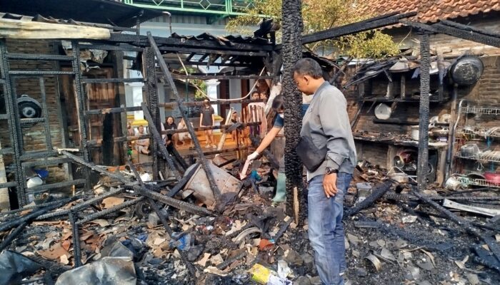 Tragis! Rumah Warga Brati Ludes Terbakar, Tabungan Jutaan Rupiah Tak Terselamatkan