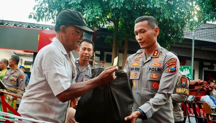 Peringati Hari Bhayangkara ke-80, Polres Ponorogo Salurkan 200 Paket Bansos kepada Masyarakat