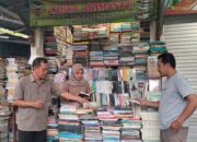 Bertahan di Jalan Semarang, Dua Pedagang Kampung Ilmu Surabaya Melawan Perubahan Kurikulum dan Gempuran Digital