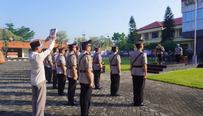 Polres Mojokerto Gelar Upacara Sertijab Pejabat Utama dan Kapolsek Jajaran